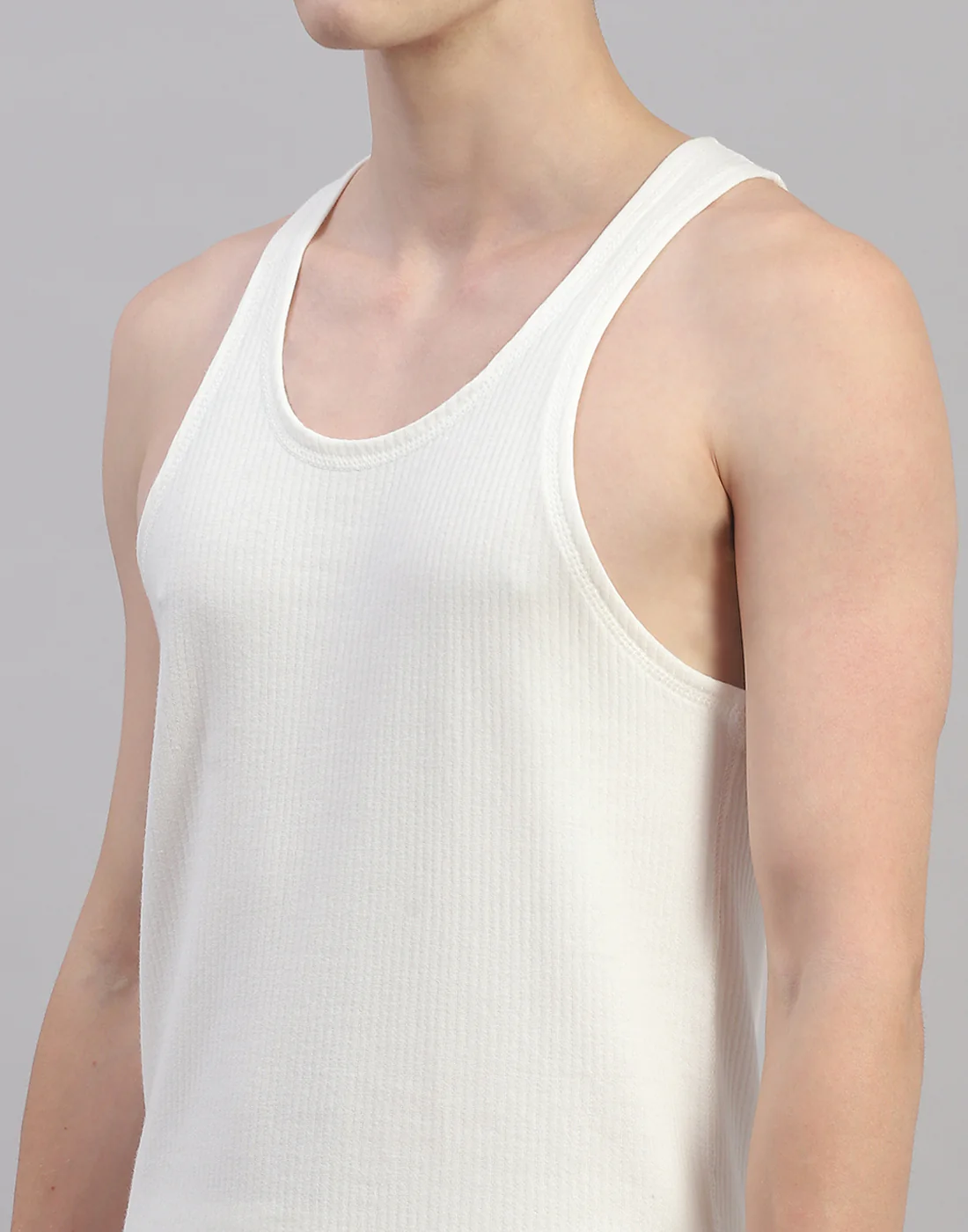 Men Off White Solid Round Neck Sleeveless Thermal Vest - Image 7