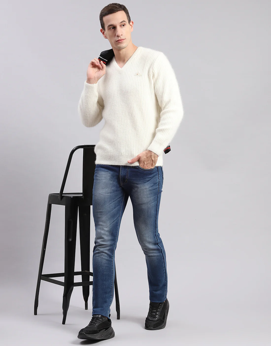 Men Off White Solid V Neck Full Sleeve Pullover - Image 5