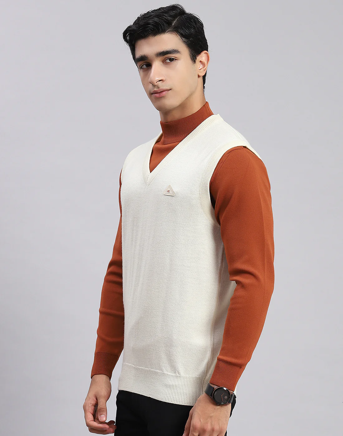 Men Off White Solid V Neck Sleeveless Sweater - Image 2