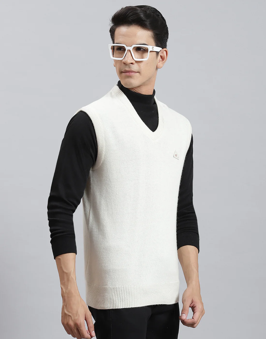 Men Off White Solid V Neck Sleeveless Sweater - Image 4