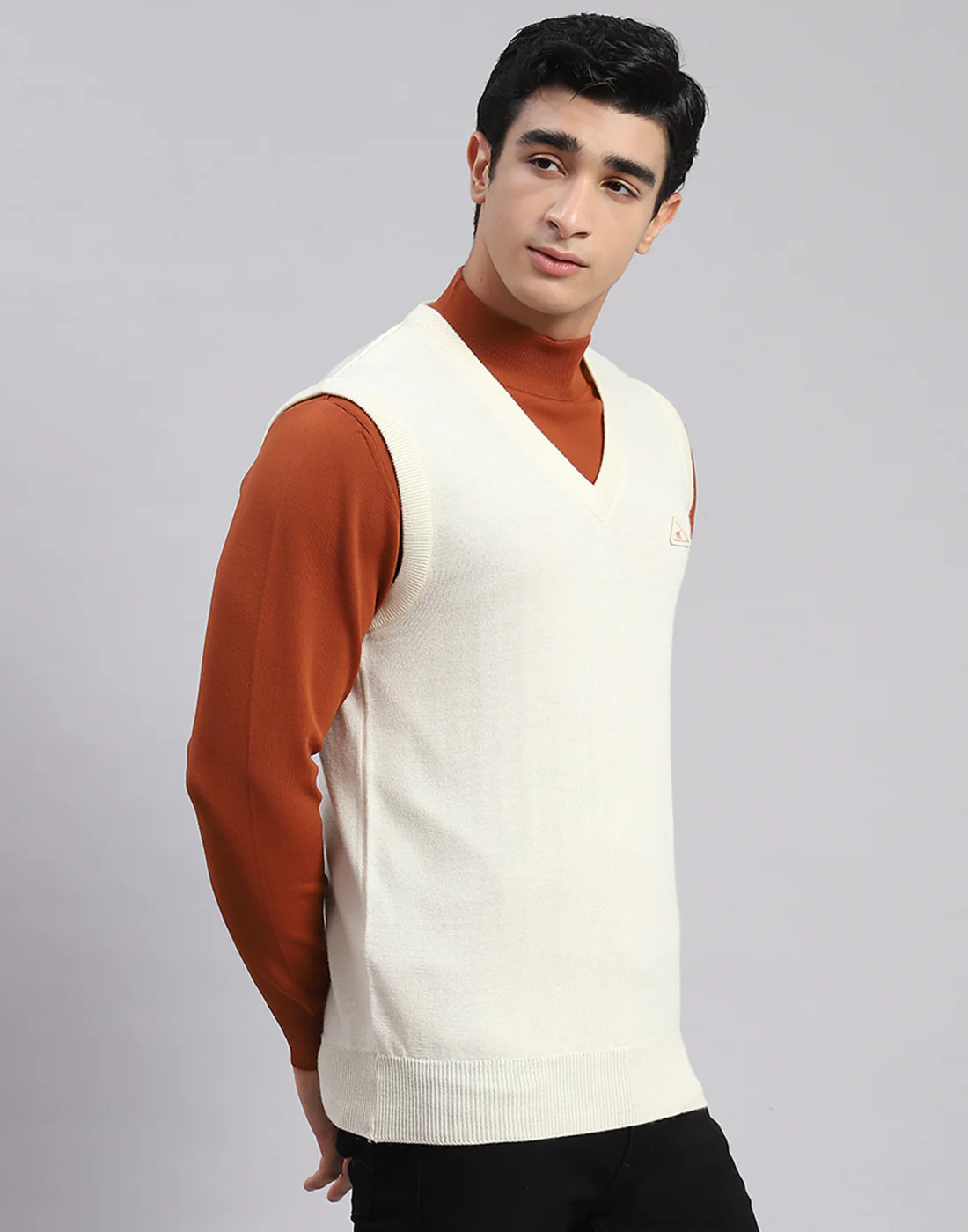 Men Off White Solid V Neck Sleeveless Sweaters/Pullovers - Image 3