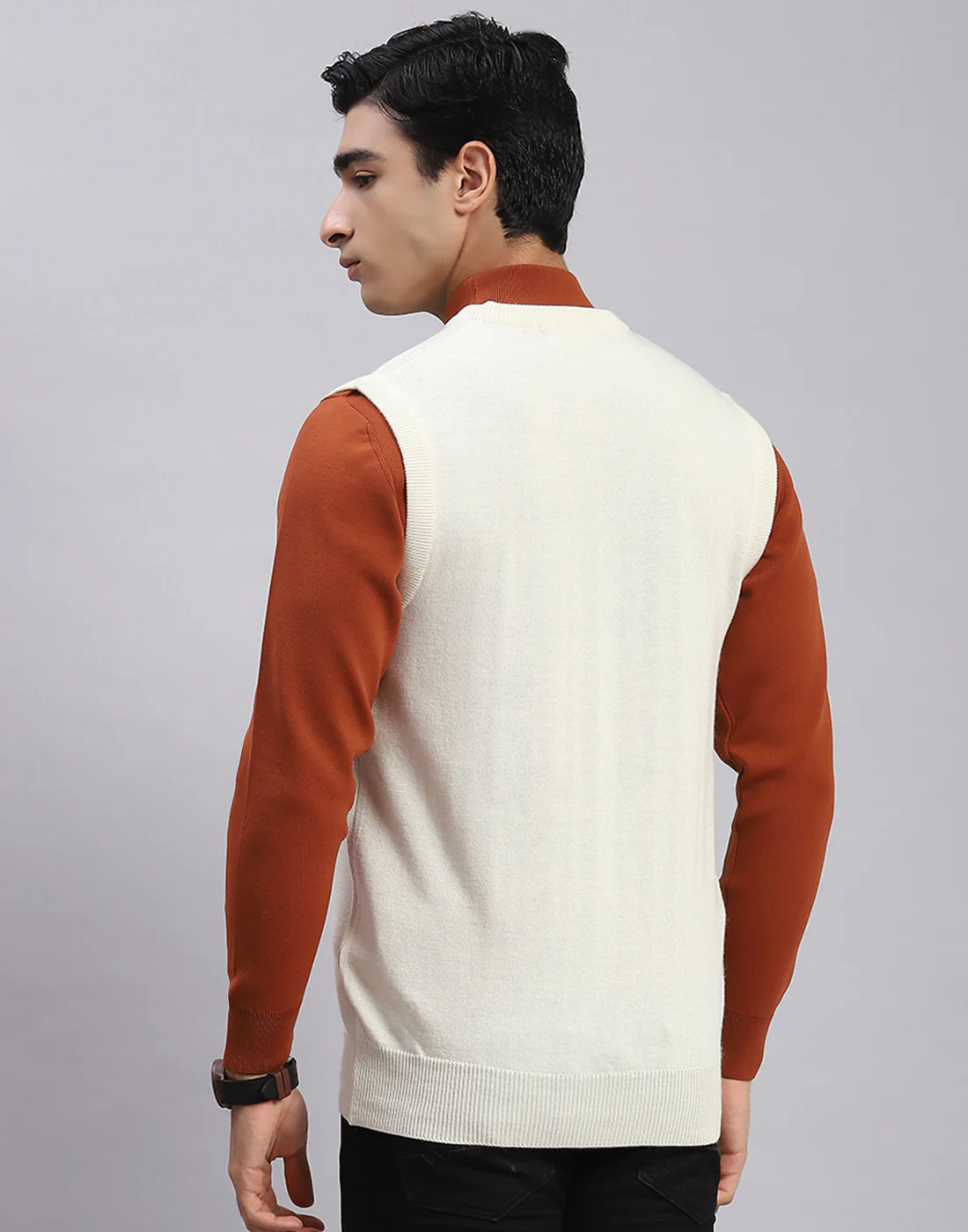 Men Off White Solid V Neck Sleeveless Sweaters/Pullovers - Image 4