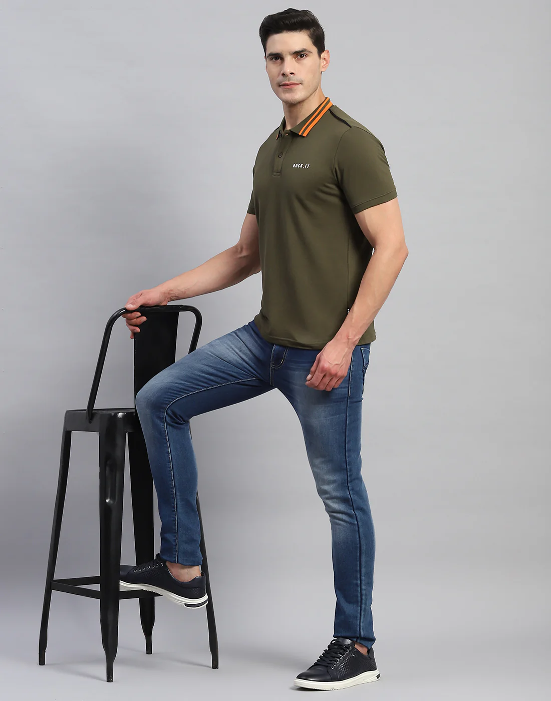 Rock.it Men Olive Solid Collar Half Sleeve T-Shirt - Image 2
