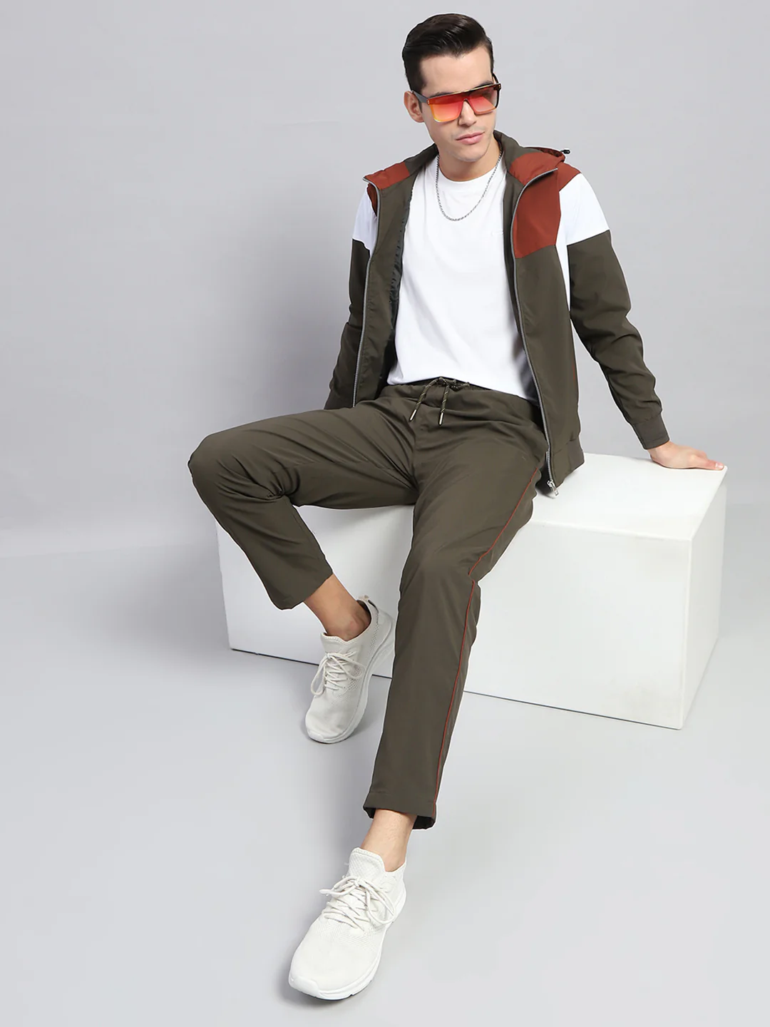 Men Olive Solid Hooded Full Sleeve Winter Tracksuit - Image 2
