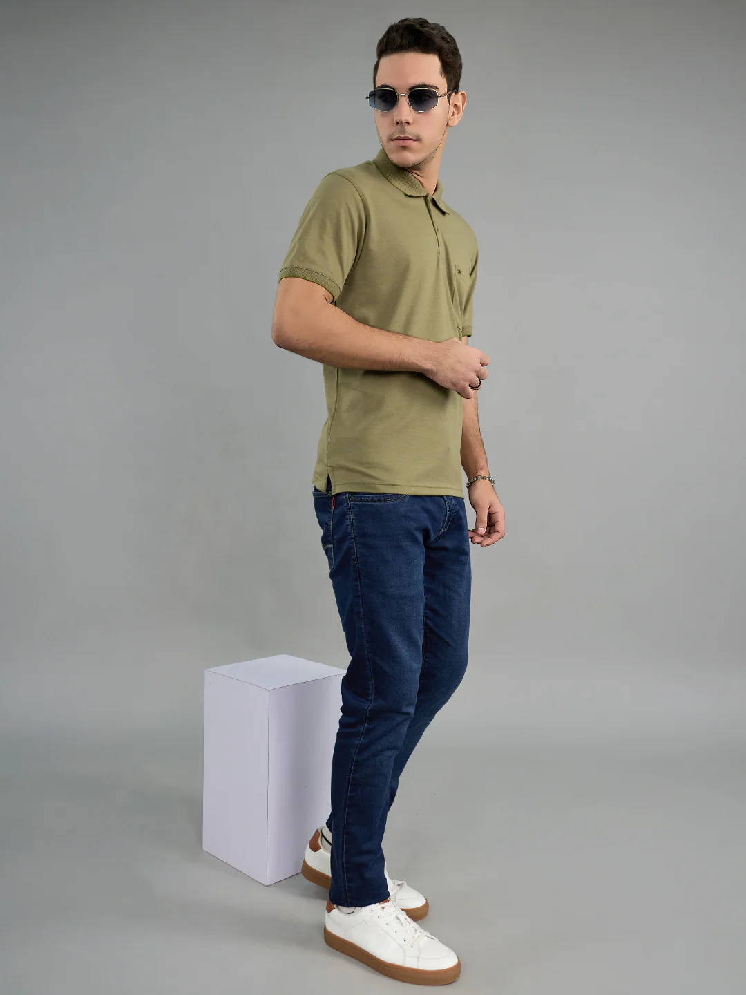 Men Olive Solid Polo Collar Half Sleeve T-Shirt - Image 5