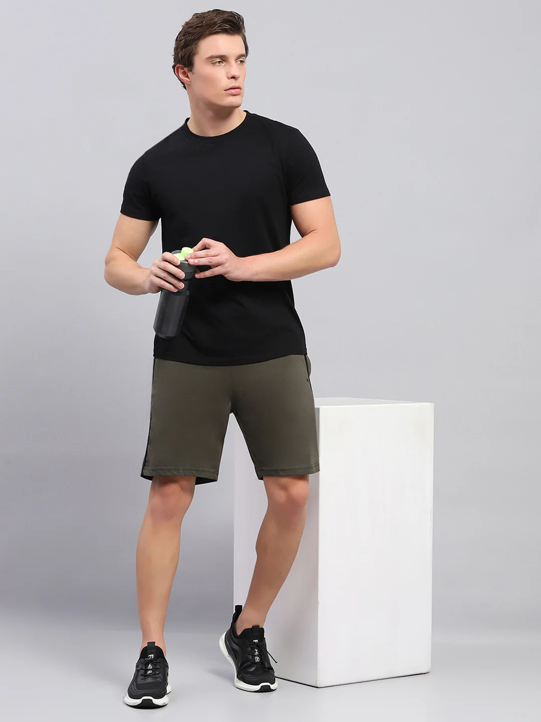Men Olive Solid Regular Fit Bermuda - Image 2