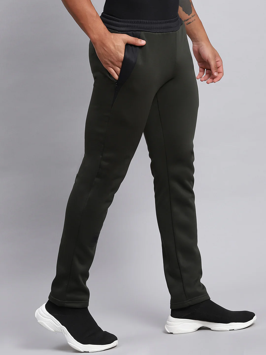 Rock.it Men Olive Solid Regular Fit Winter Lowers - Image 4