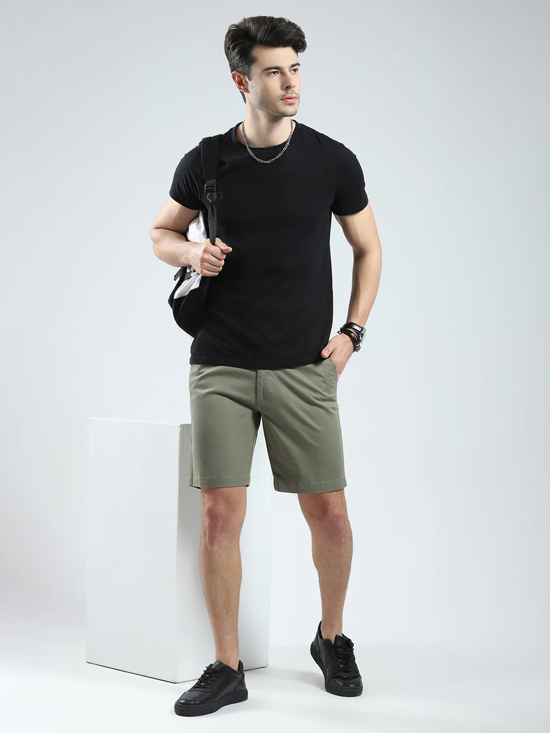 Men Olive Solid Regular Fit Short - Image 2