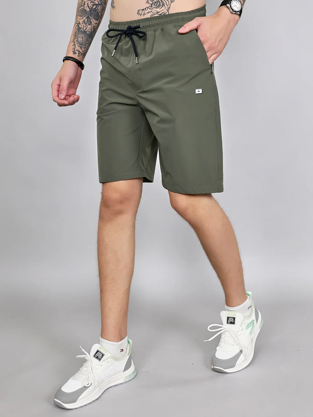 Men Olive Solid Regular Fit Shorts - Image 2