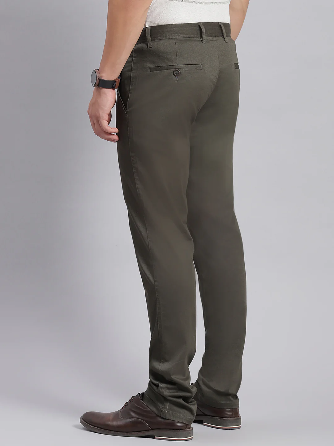 Men Olive Solid Regular Fit Trousers - Image 5
