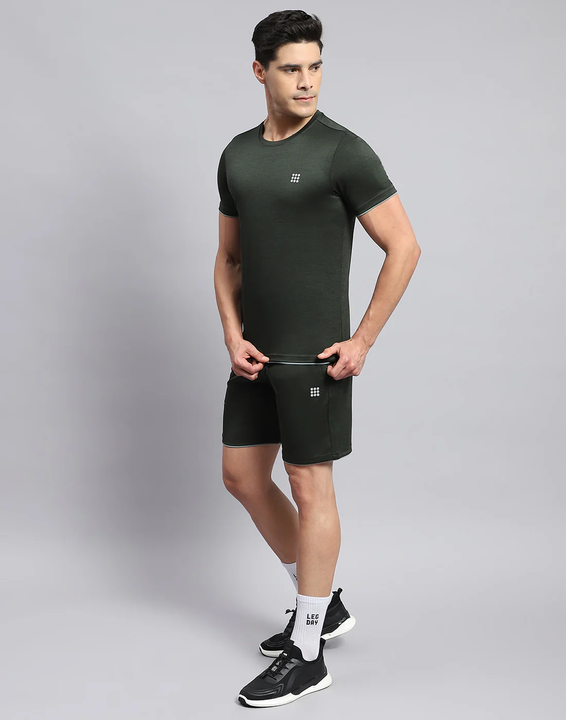Rock.it Men Olive Solid Round Neck Half Sleeve Short - Image 3