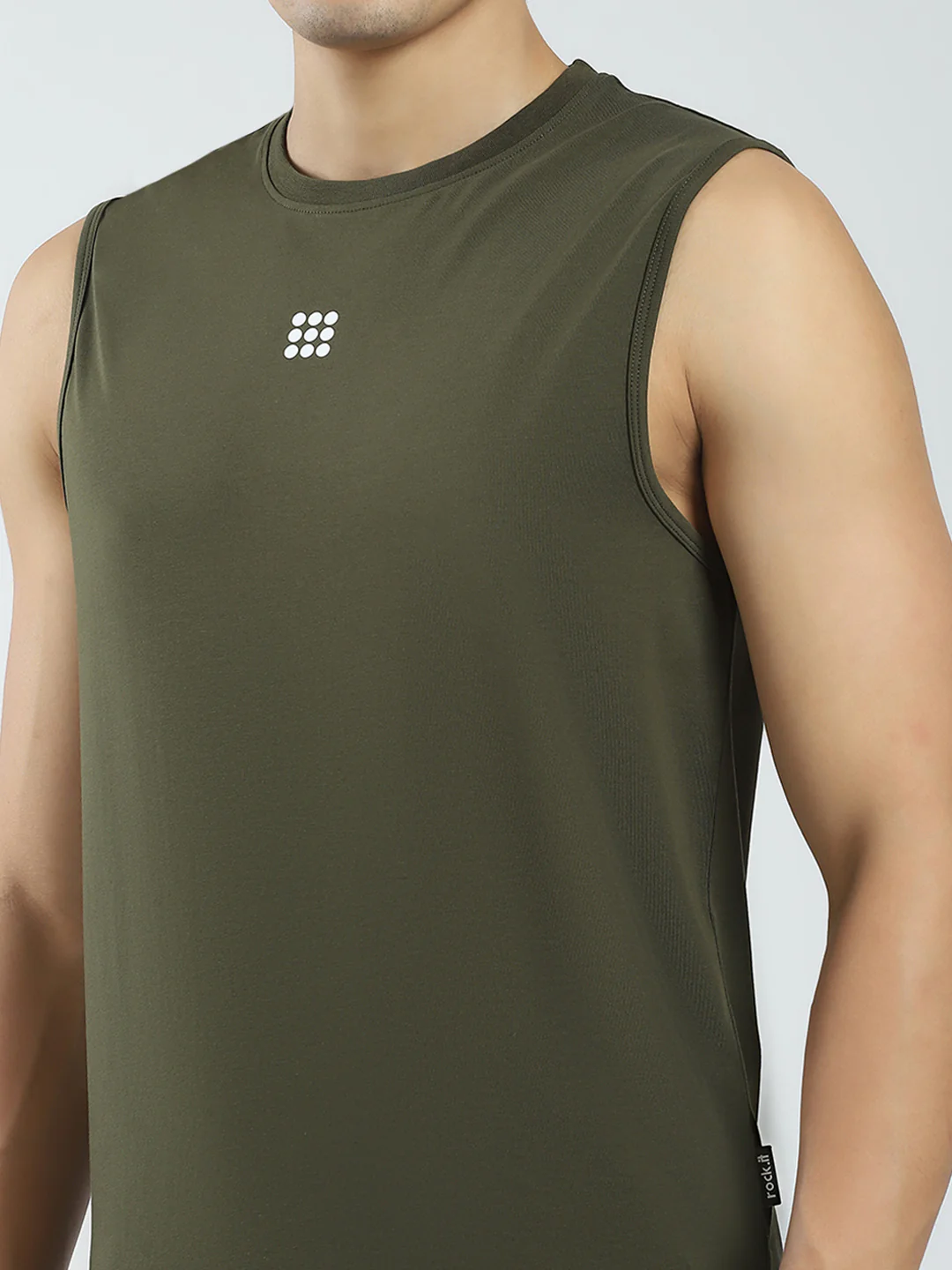 Rock.it Men Olive Solid Round Neck Sleeveless T-Shirt - Image 6