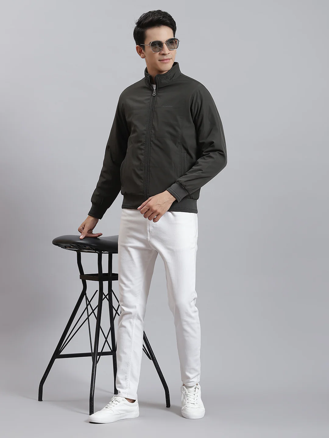 Men Olive Solid Stand Collar Full Sleeve Jackets - Image 2