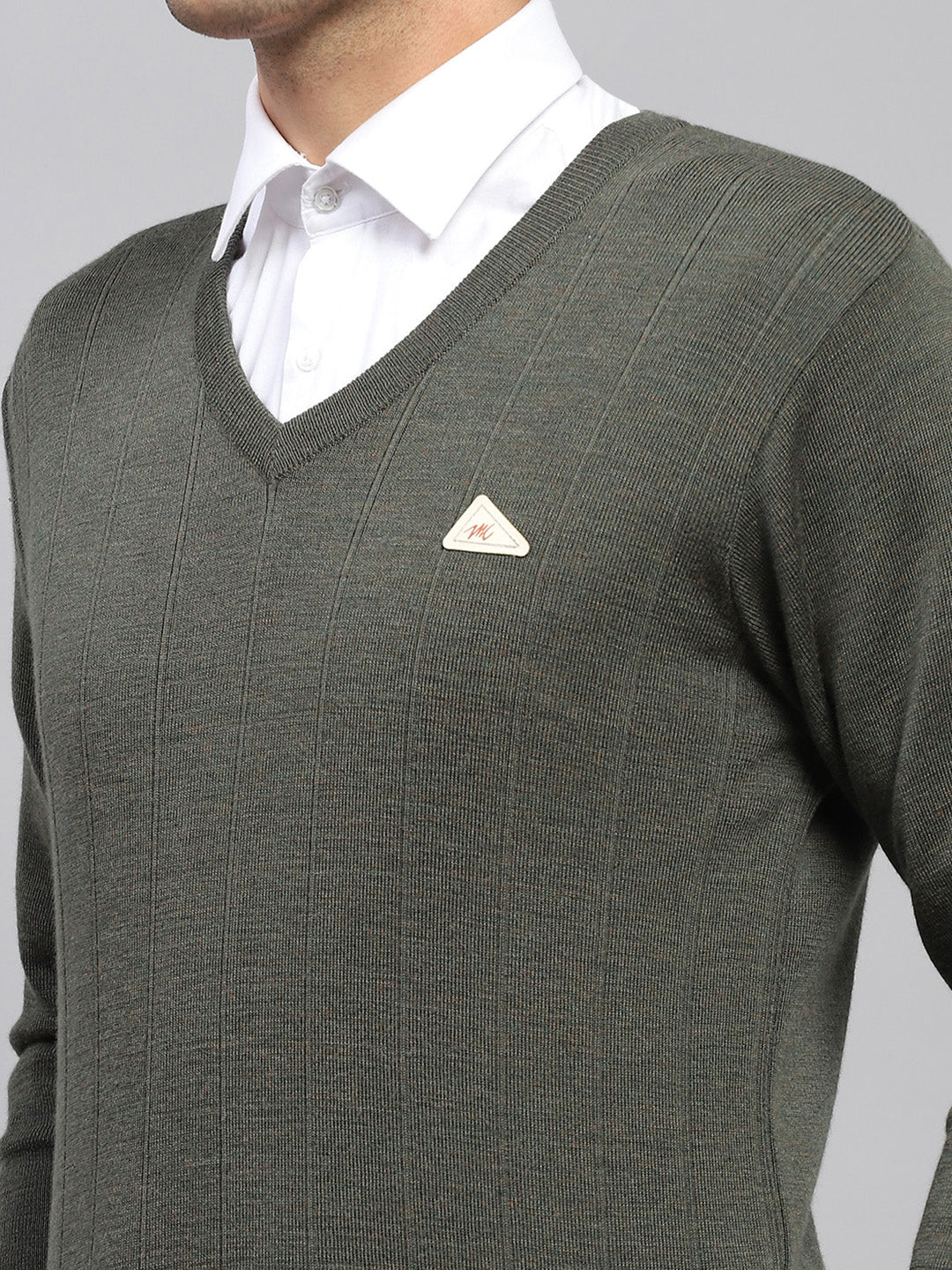 Men Olive Solid V Neck Full Sleeve Pullover - Image 6