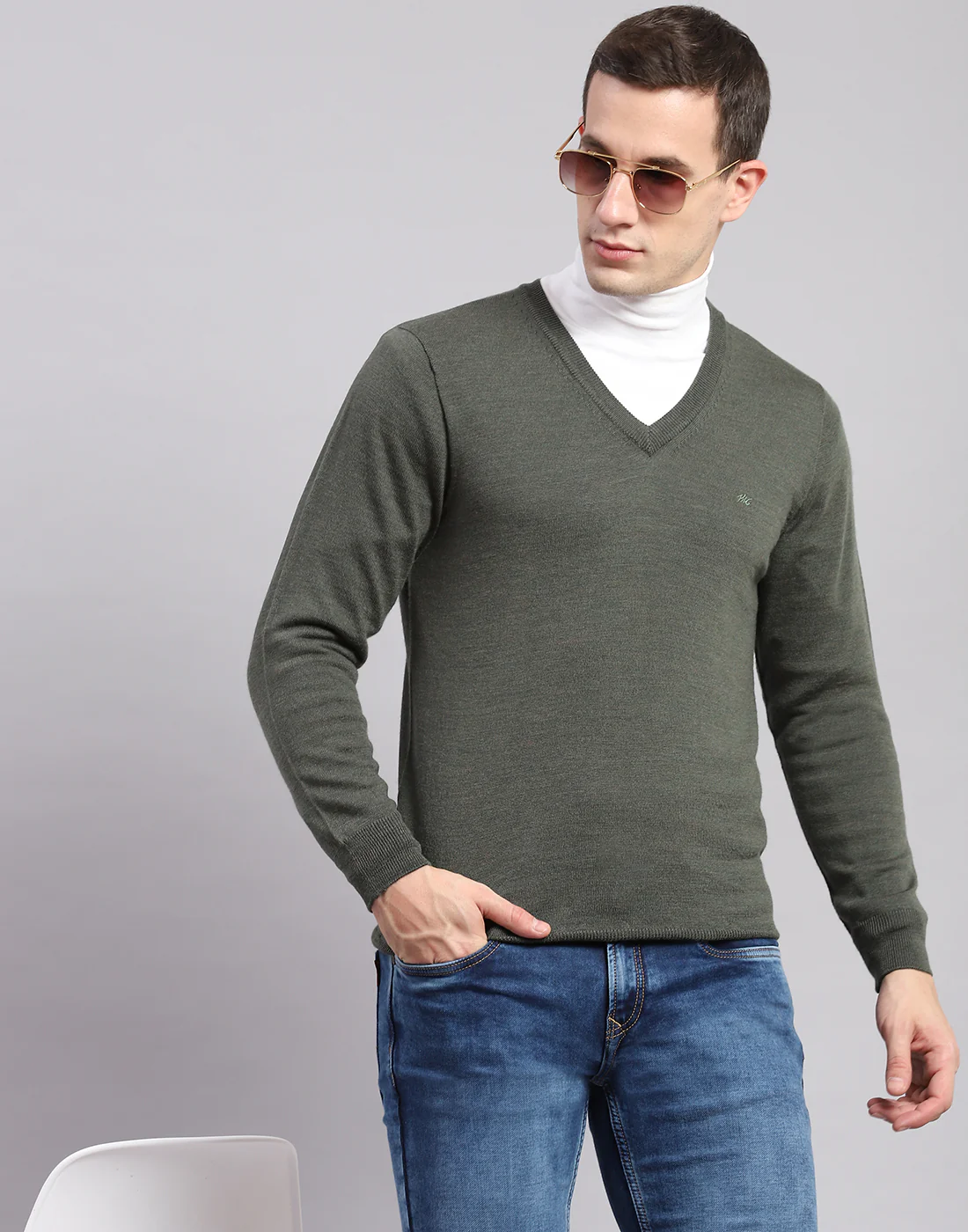 Men Olive Solid V Neck Full Sleeve Sweaters/Pullovers - Image 2