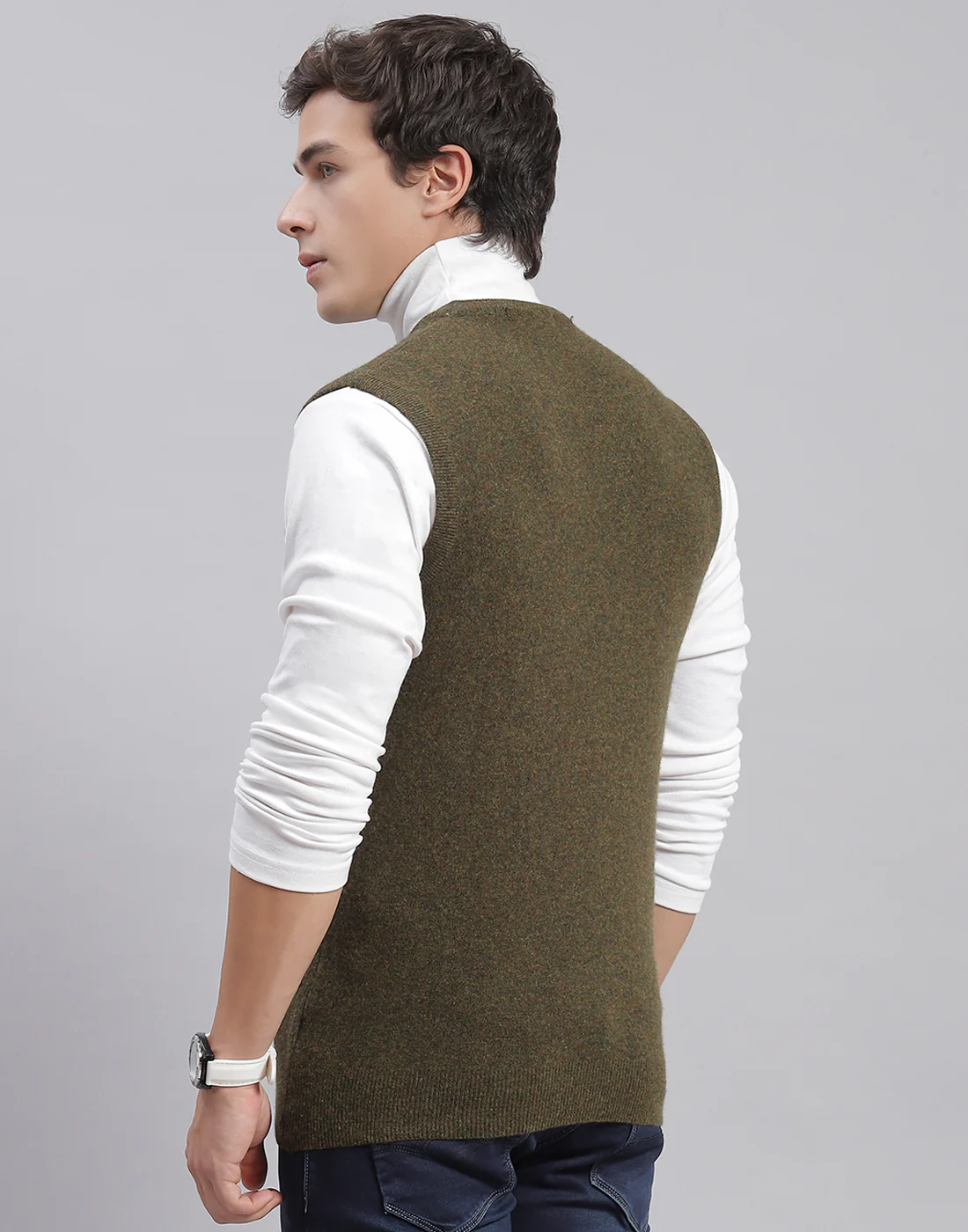 Men Olive Solid V Neck Sleeveless Sweater - Image 5