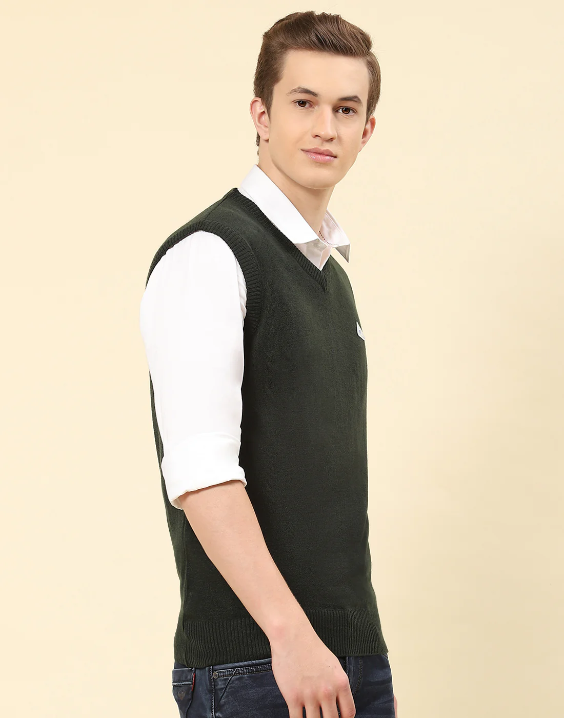 Men Olive Solid V Neck Sleeveless Sweater - Image 4