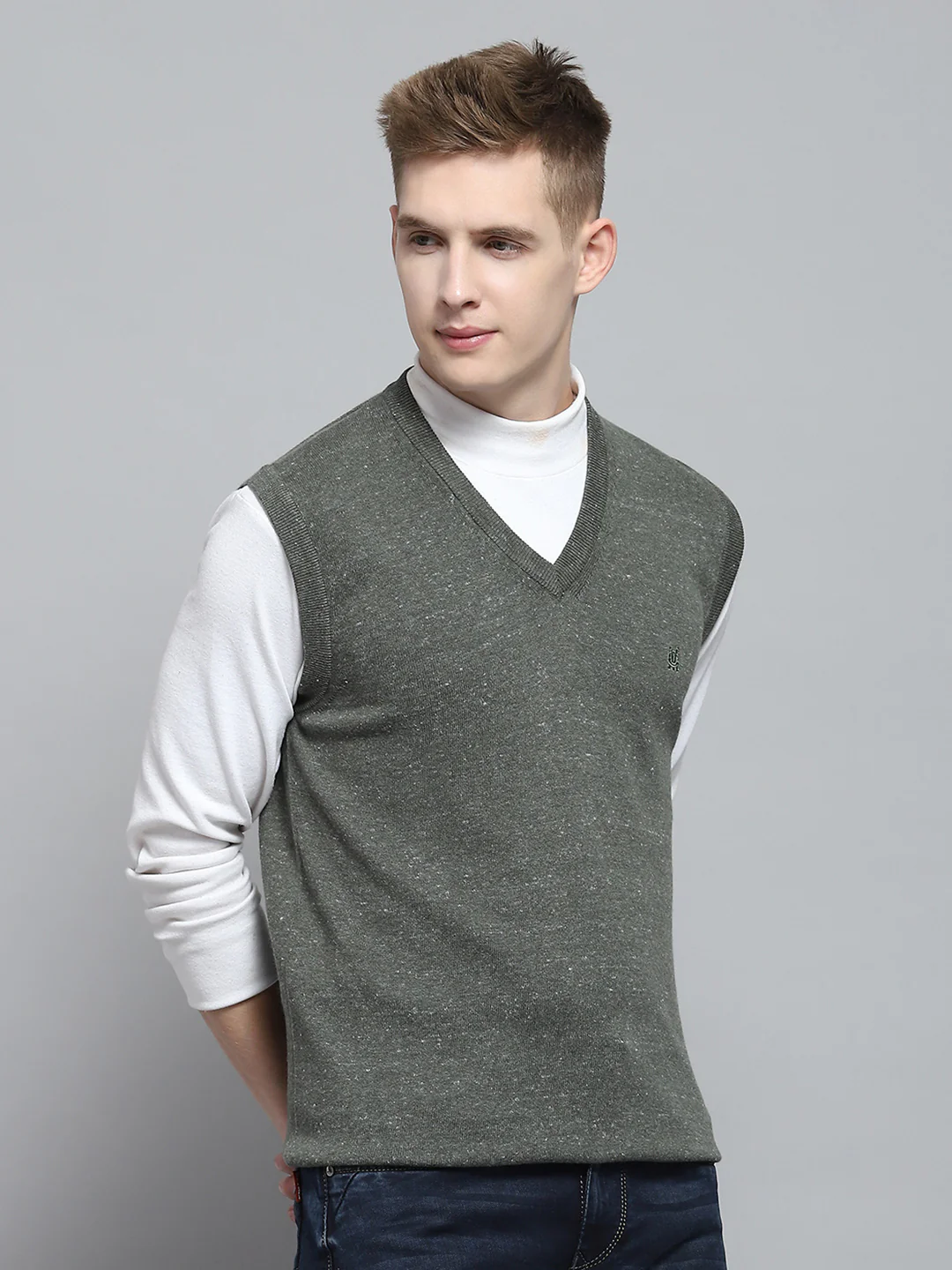 Men Olive Solid V Neck Sleeveless Sweater - Image 4