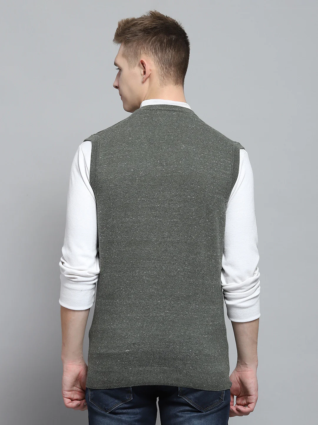 Men Olive Solid V Neck Sleeveless Sweater - Image 5