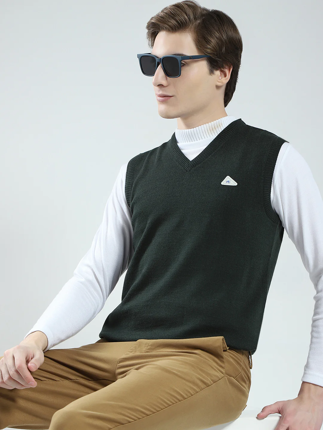 Men Olive Solid V Neck Sleeveless Sweater - Image 6