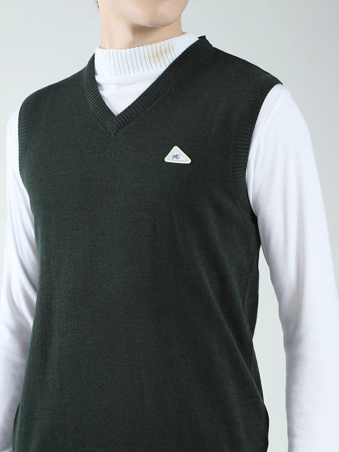 Men Olive Solid V Neck Sleeveless Sweater - Image 7