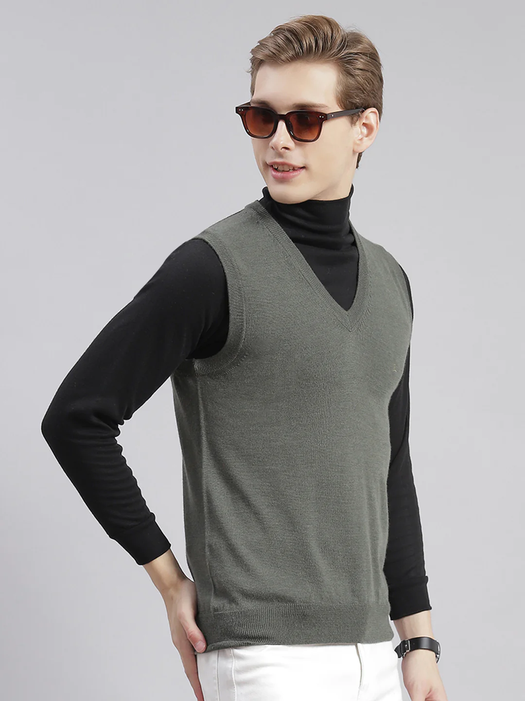 Men Olive Solid V Neck Sleeveless Sweaters/Pullovers - Image 4