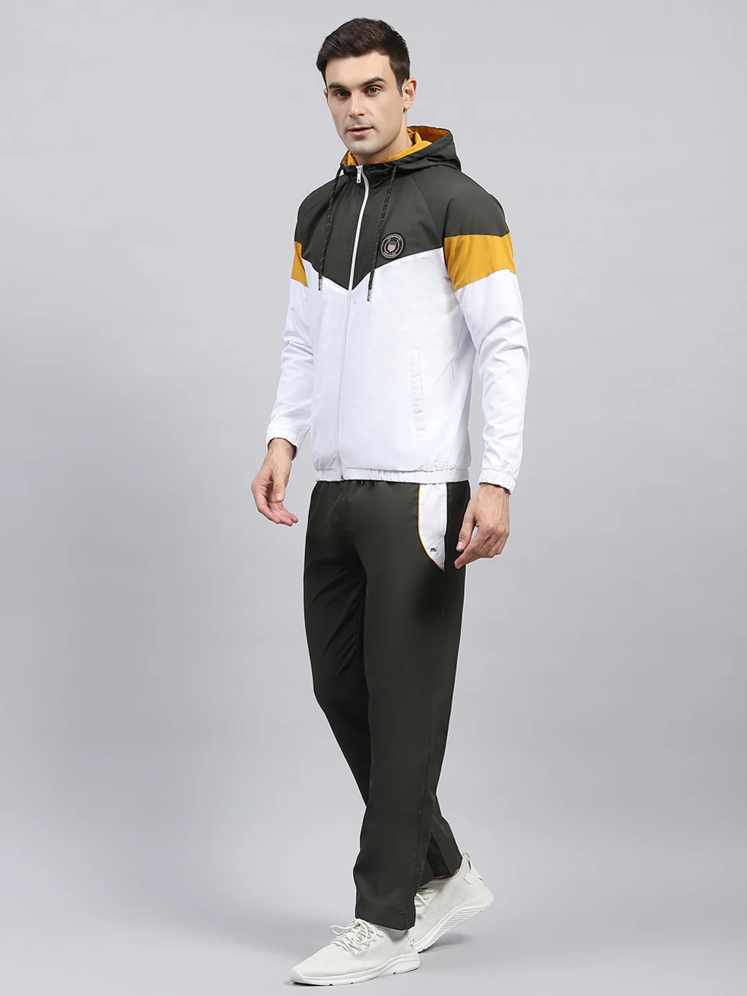 Men Olive & White Solid Hooded Full Sleeve Winter Tracksuit - Image 3