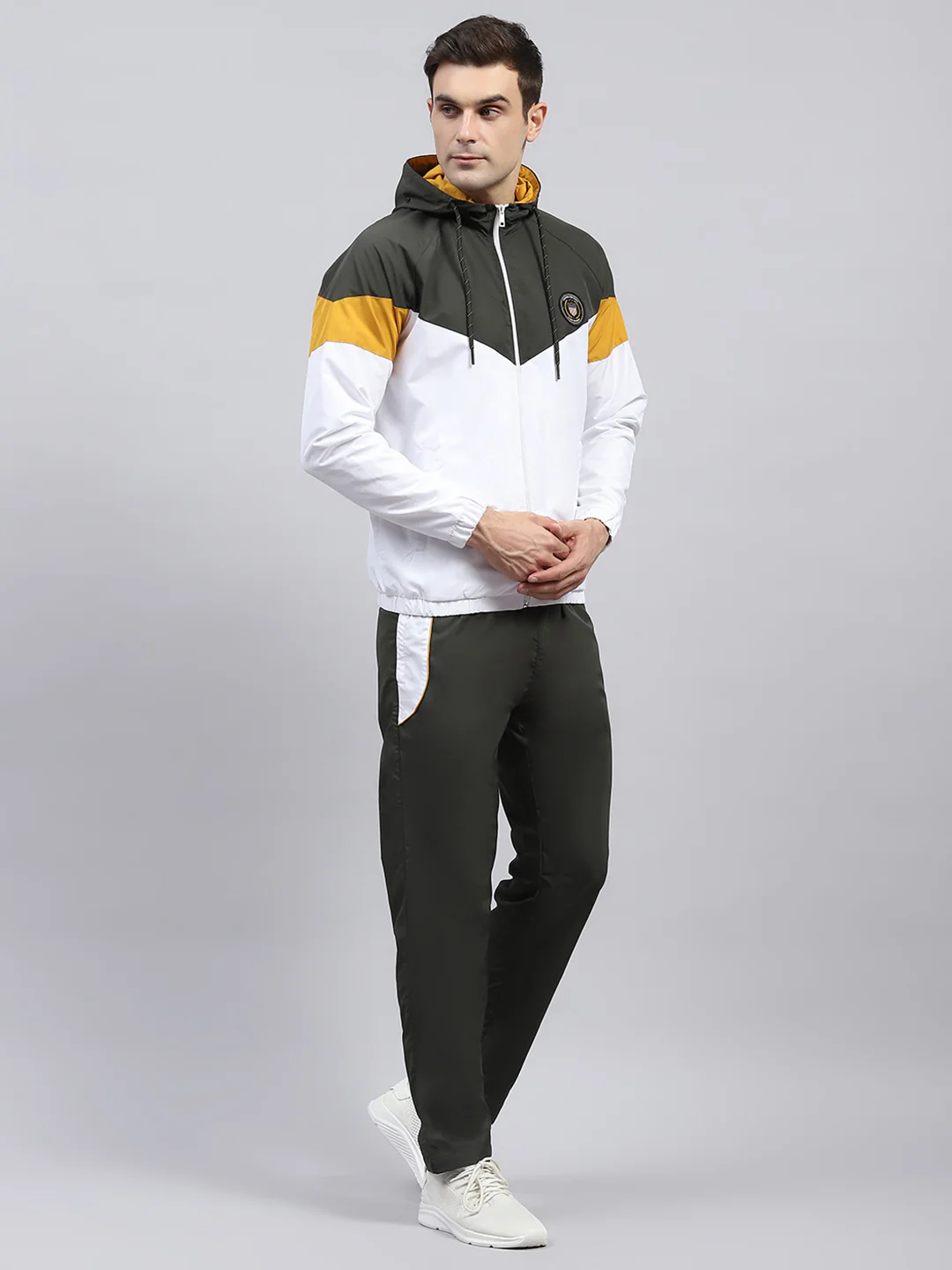Men Olive & White Solid Hooded Full Sleeve Winter Tracksuit - Image 4