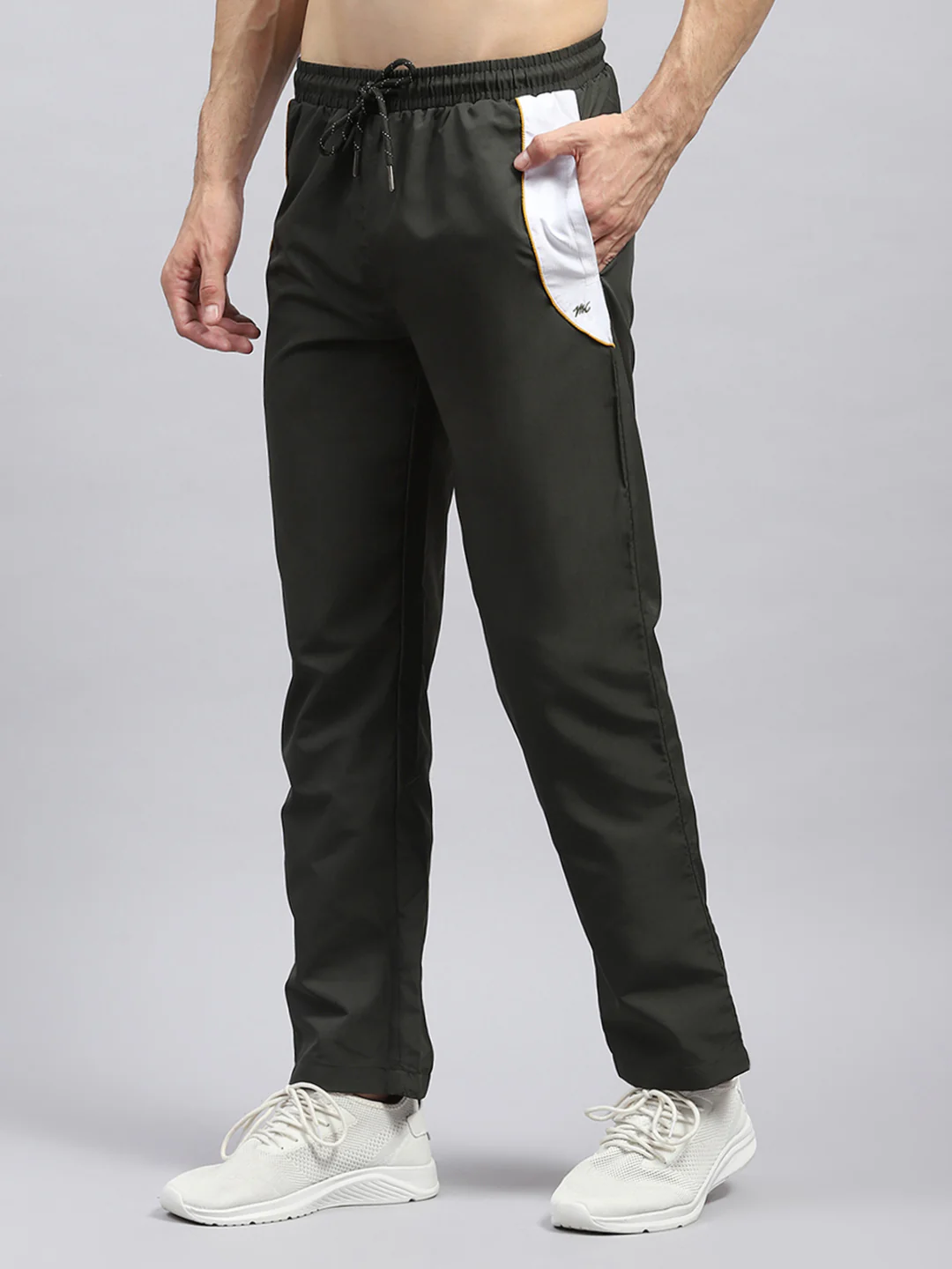 Men Olive & White Solid Hooded Full Sleeve Winter Tracksuit - Image 7