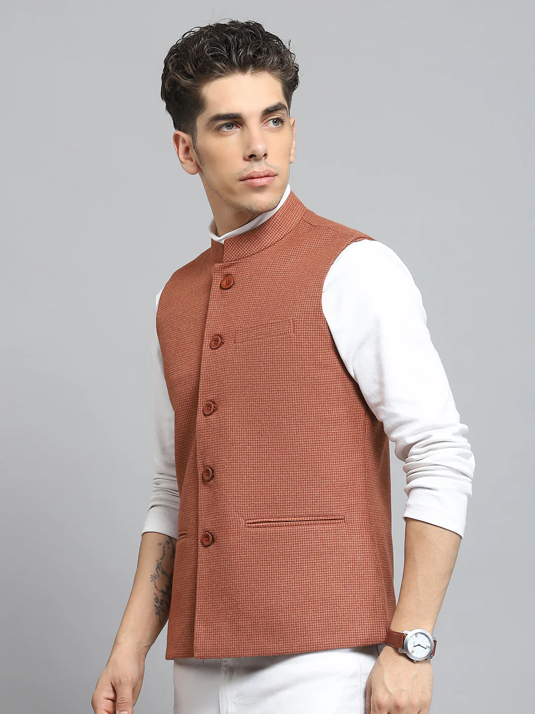 Men Orange Solid Band Collar Sleeveless Jacket - Image 3