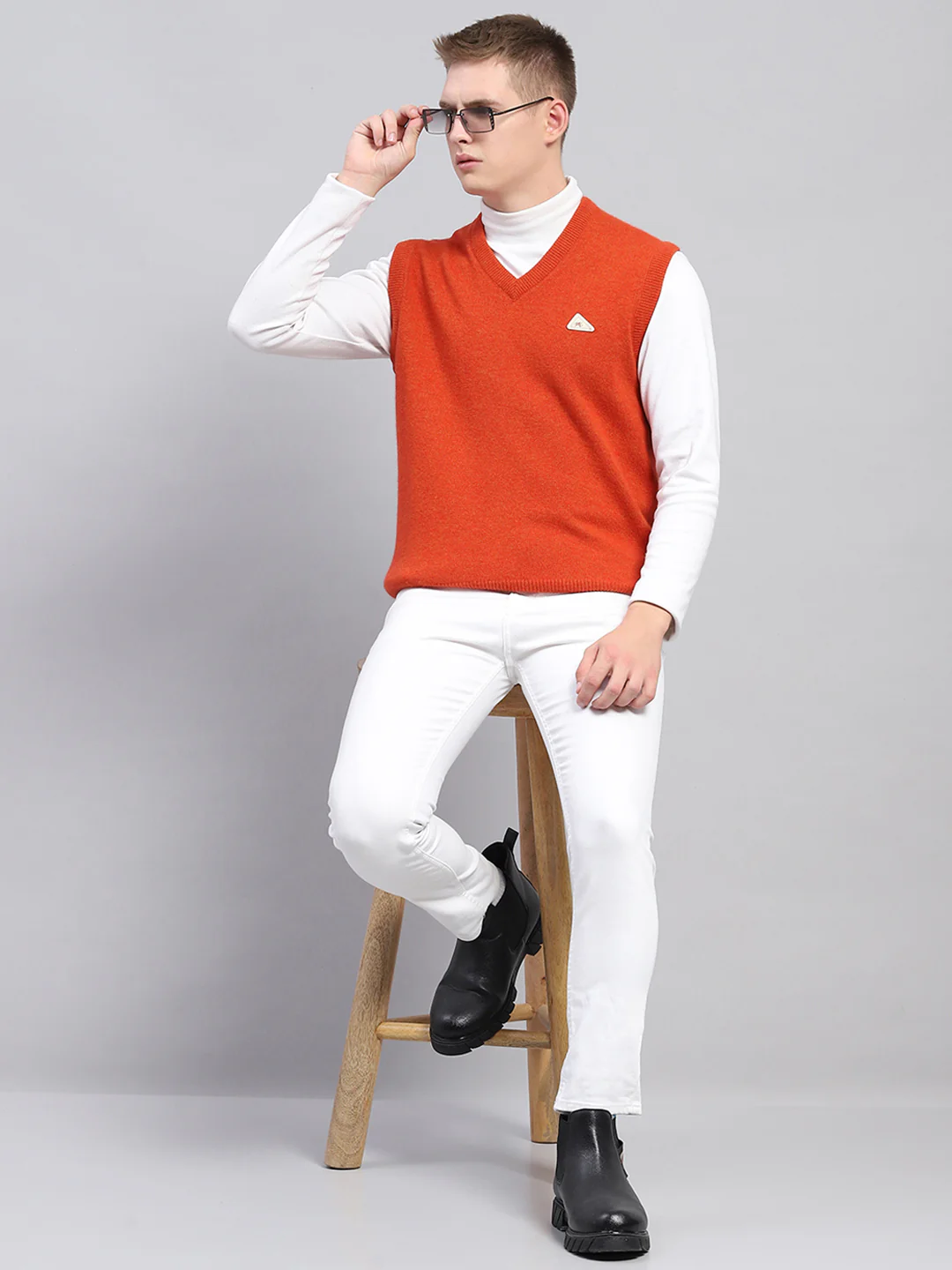 Men Orange Solid V Neck Sleeveless Sweater - Image 2