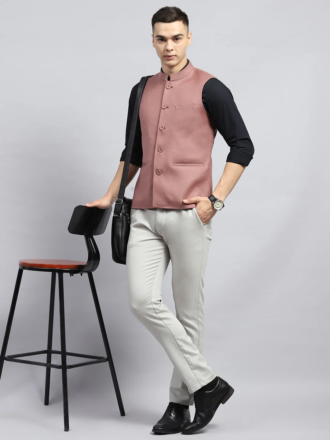 Men Peach Solid Band Collar Sleeveless Jacket - Image 2