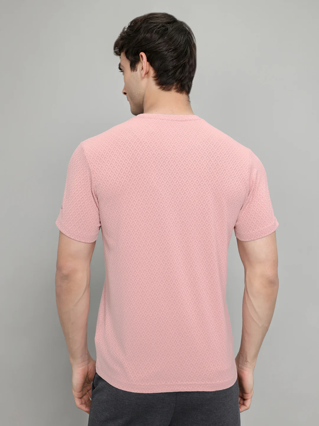 Men Pink Solid Round Neck Half Sleeve T-Shirt - Image 4