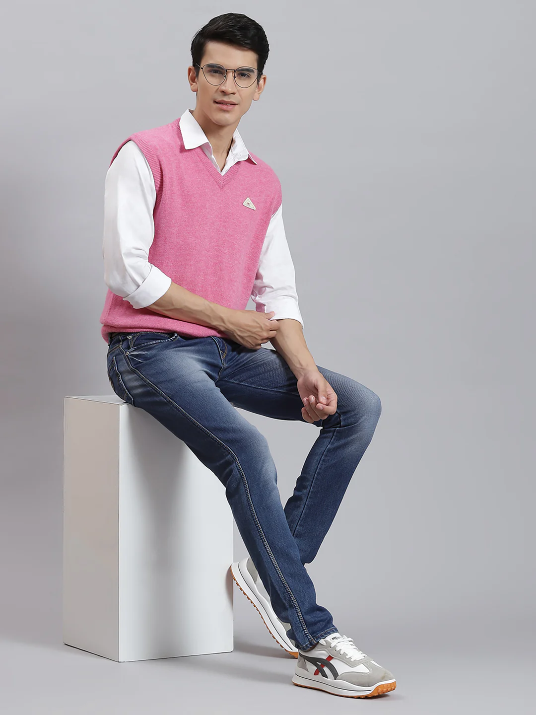 Men Pink Solid V Neck Sleeveless Sweaters/Pullovers - Image 2