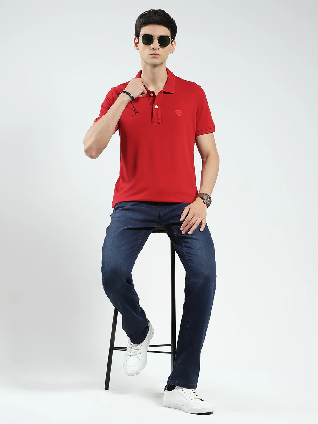 Men Red Solid Collar Half Sleeve T-Shirt - Image 2