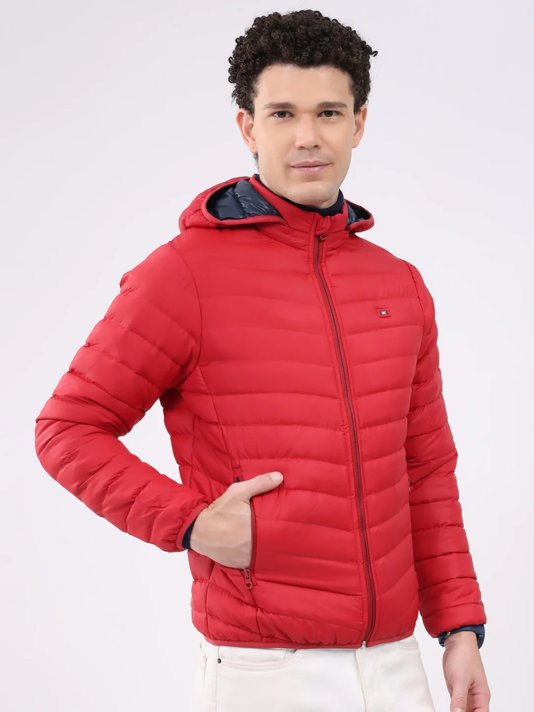 Men Red Solid Hooded Full Sleeve Puffer Jacket - Image 4