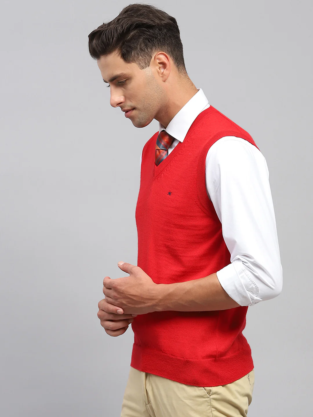 Men Red Solid V Neck Sleeveless Sweater - Image 3