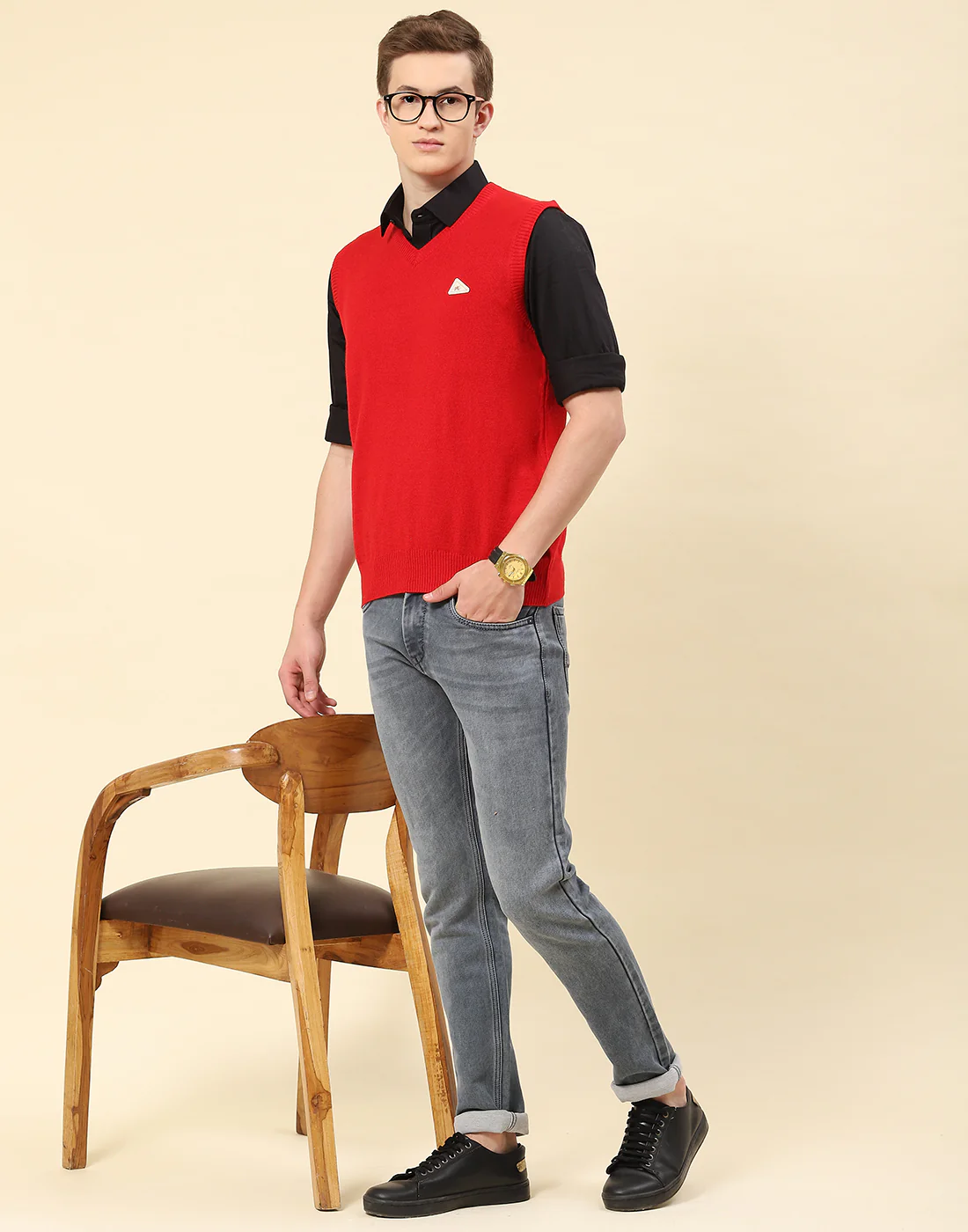 Men Red Solid V Neck Sleeveless Sweater - Image 2