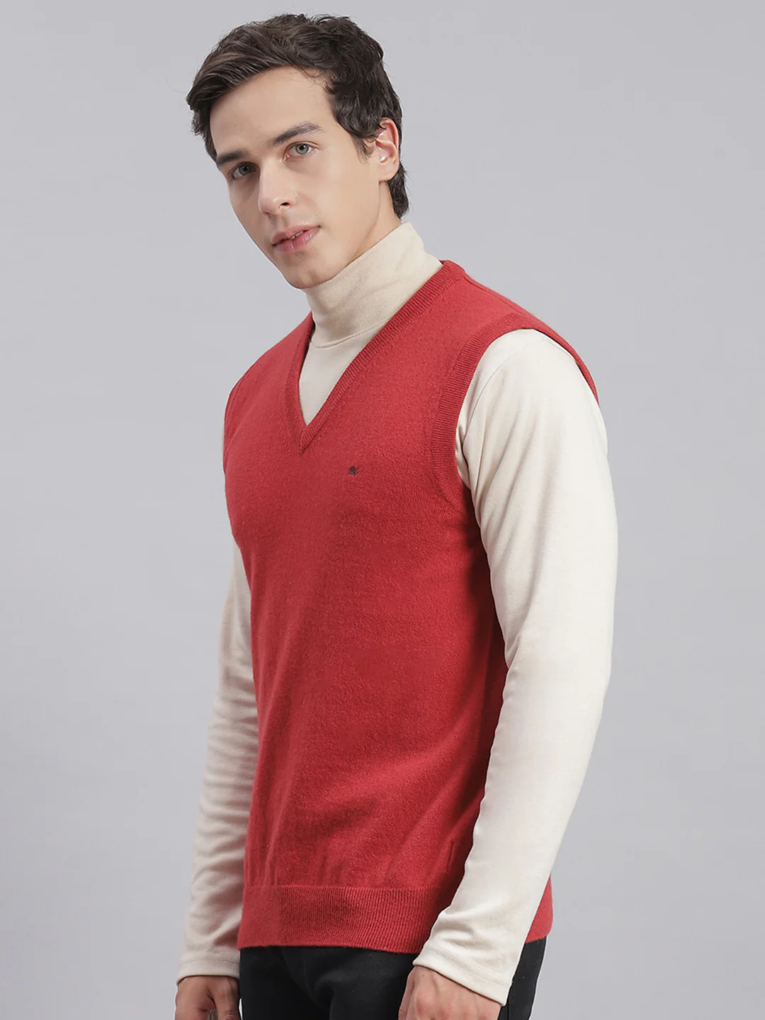 Men Red Solid V Neck Sleeveless Sweaters/Pullovers - Image 3