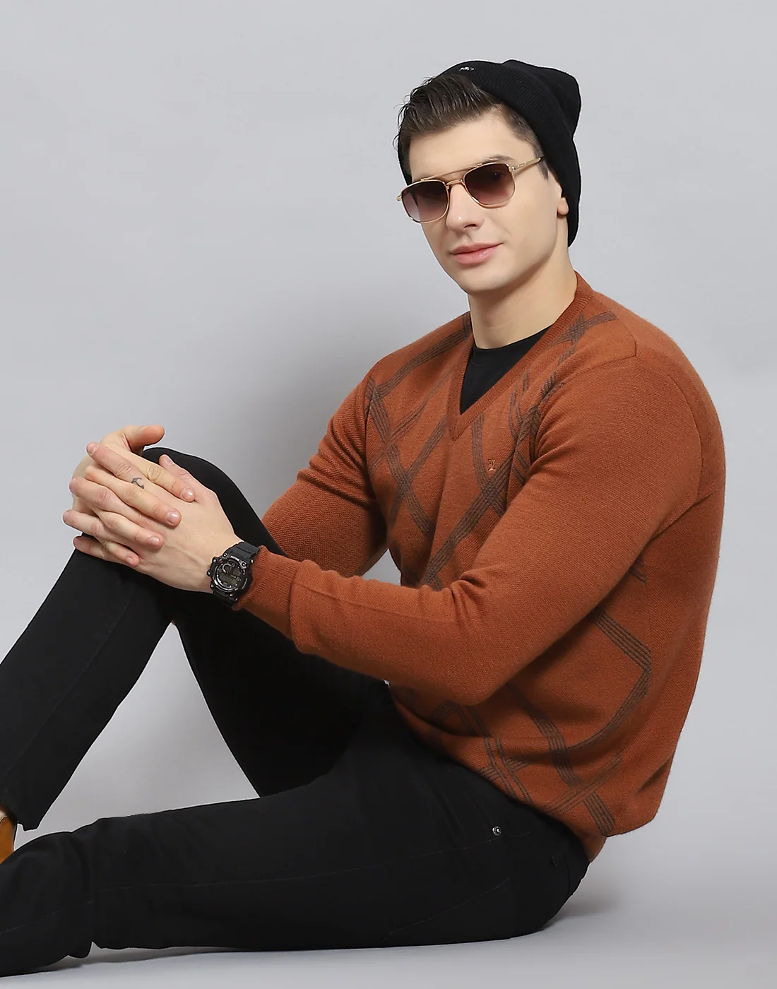 Men Rust Printed V Neck Full Sleeve Sweater - Image 2