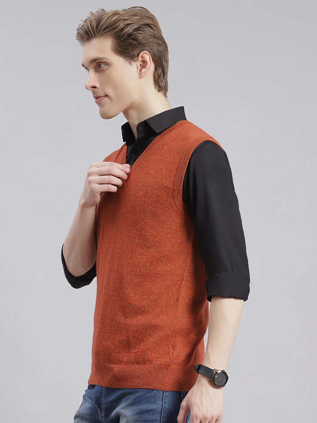 Men Rust Solid V Neck Sleeveless Sweaters/Pullovers - Image 3