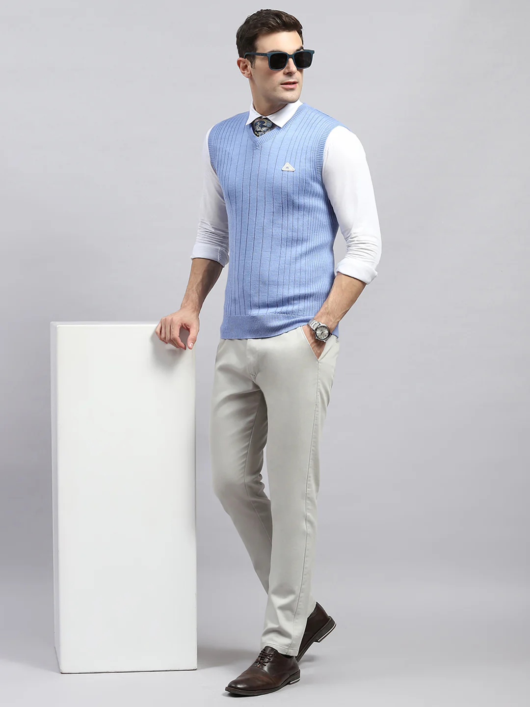 Men Sky Blue Solid V Neck Sleeveless Sweater - Image 2