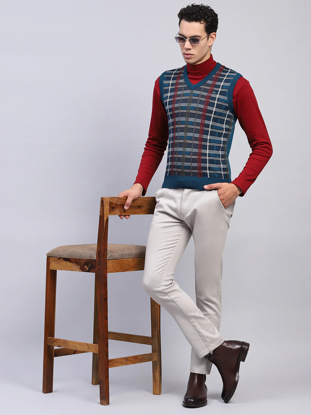 Men Teal Blue Self Design V Neck Sleeveless Sweater - Image 2
