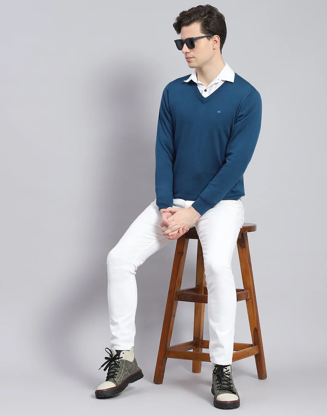 Men Teal Blue Solid V Neck Full Sleeve Pullover - Image 2