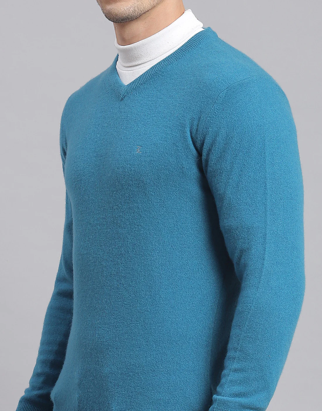 Men Teal Blue Solid V Neck Full Sleeve Sweater - Image 7