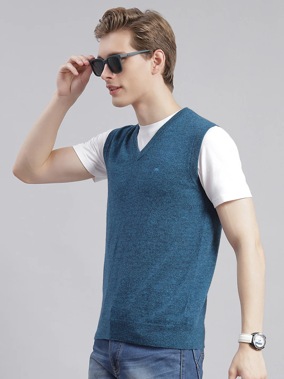 Men Teal Blue Solid V Neck Sleeveless Sweaters/Pullovers - Image 3
