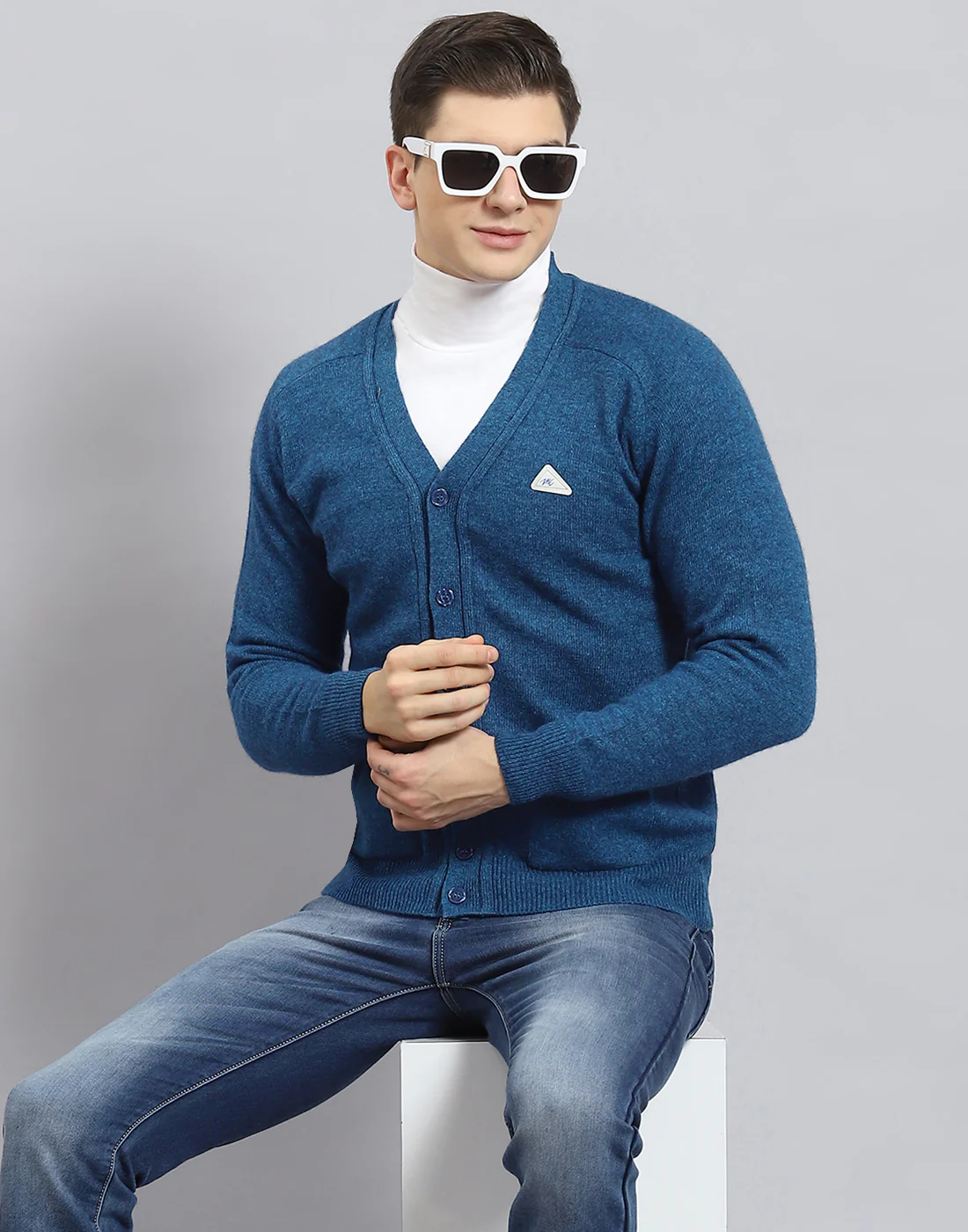 Men Turquoise Blue Solid V Neck Full Sleeve Sweater - Image 2