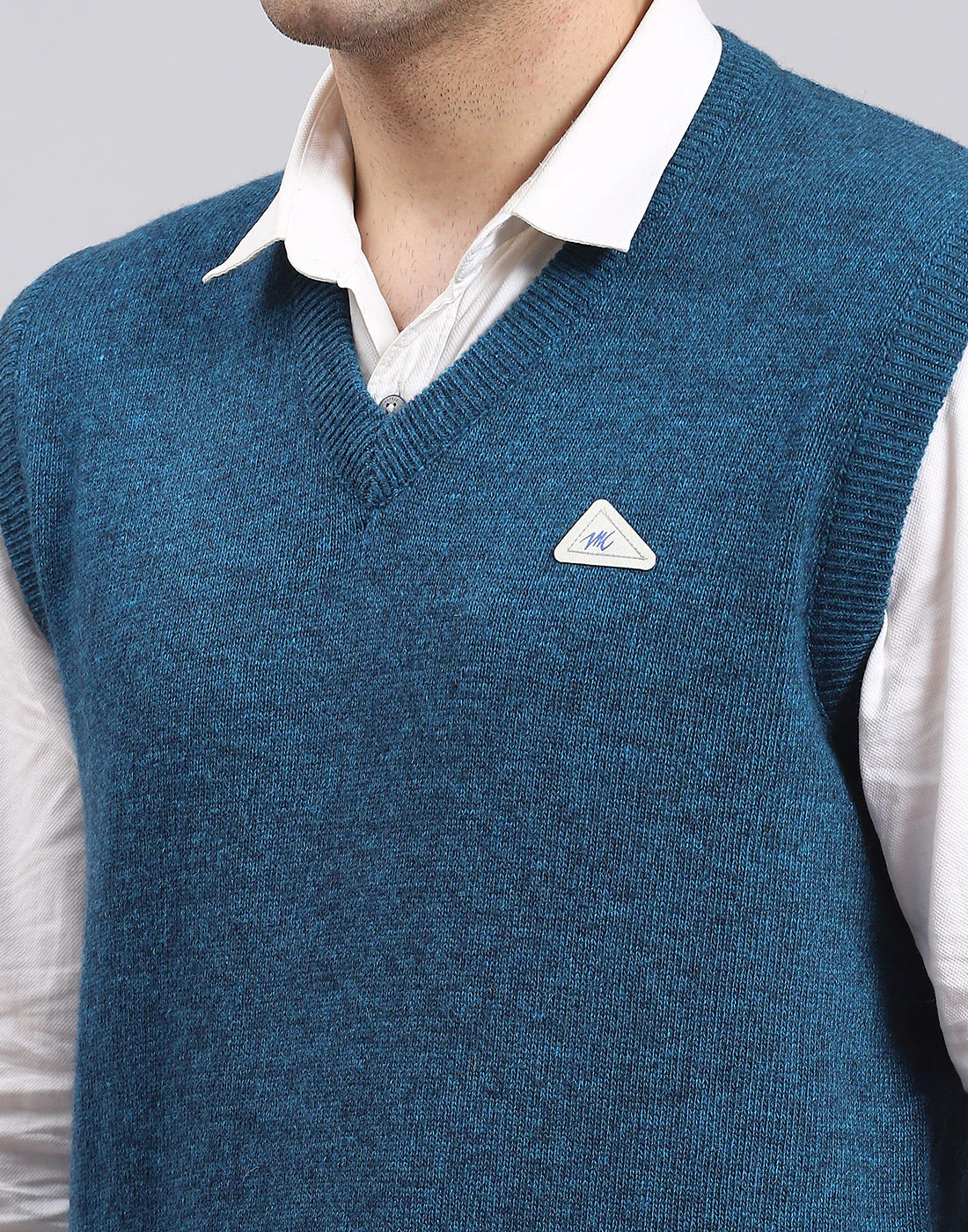 Men Turquoise Blue Solid V Neck Sleeveless Sweater - Image 7