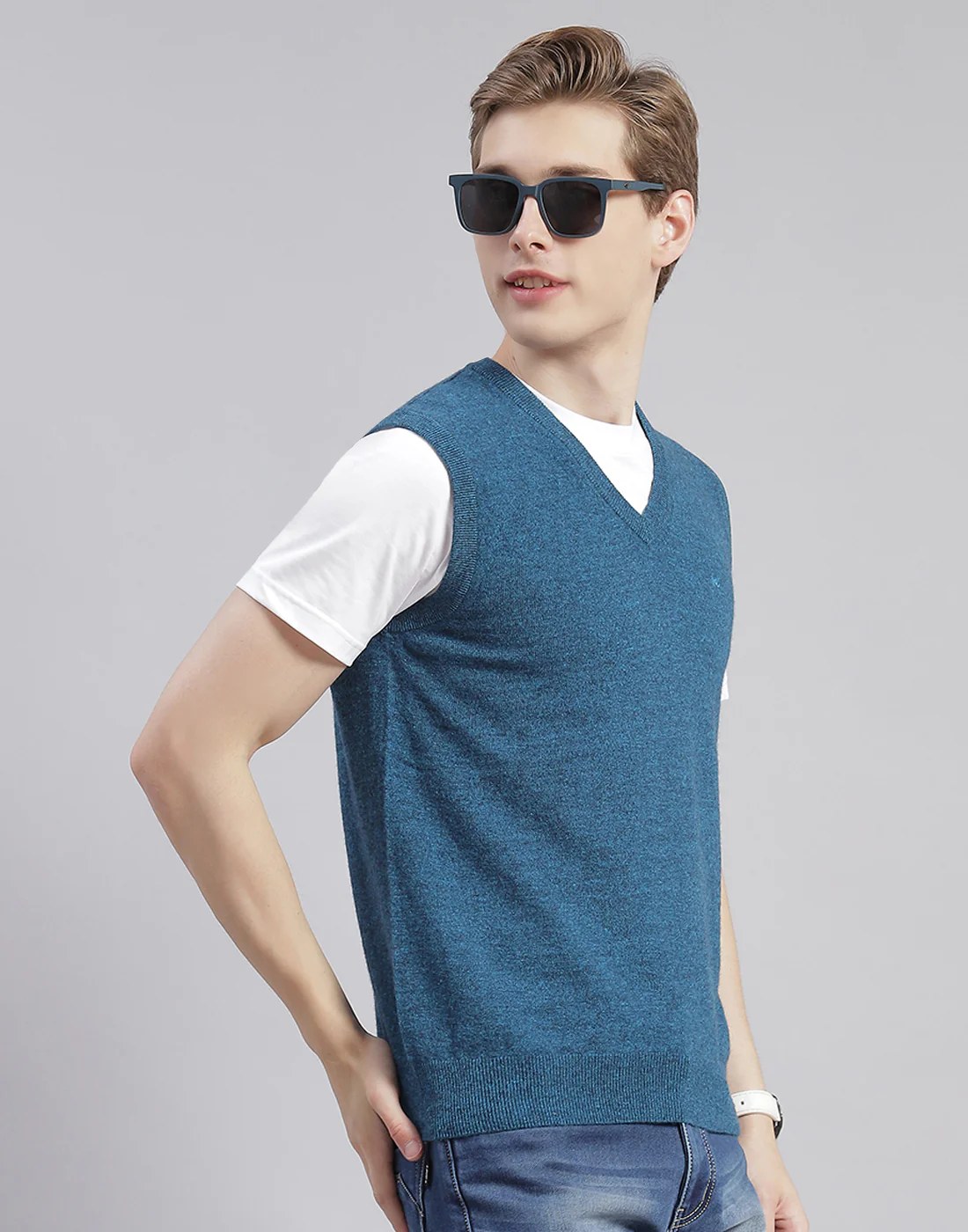 Men Turquoise Blue Solid V Neck Sleeveless Sweater - Image 4
