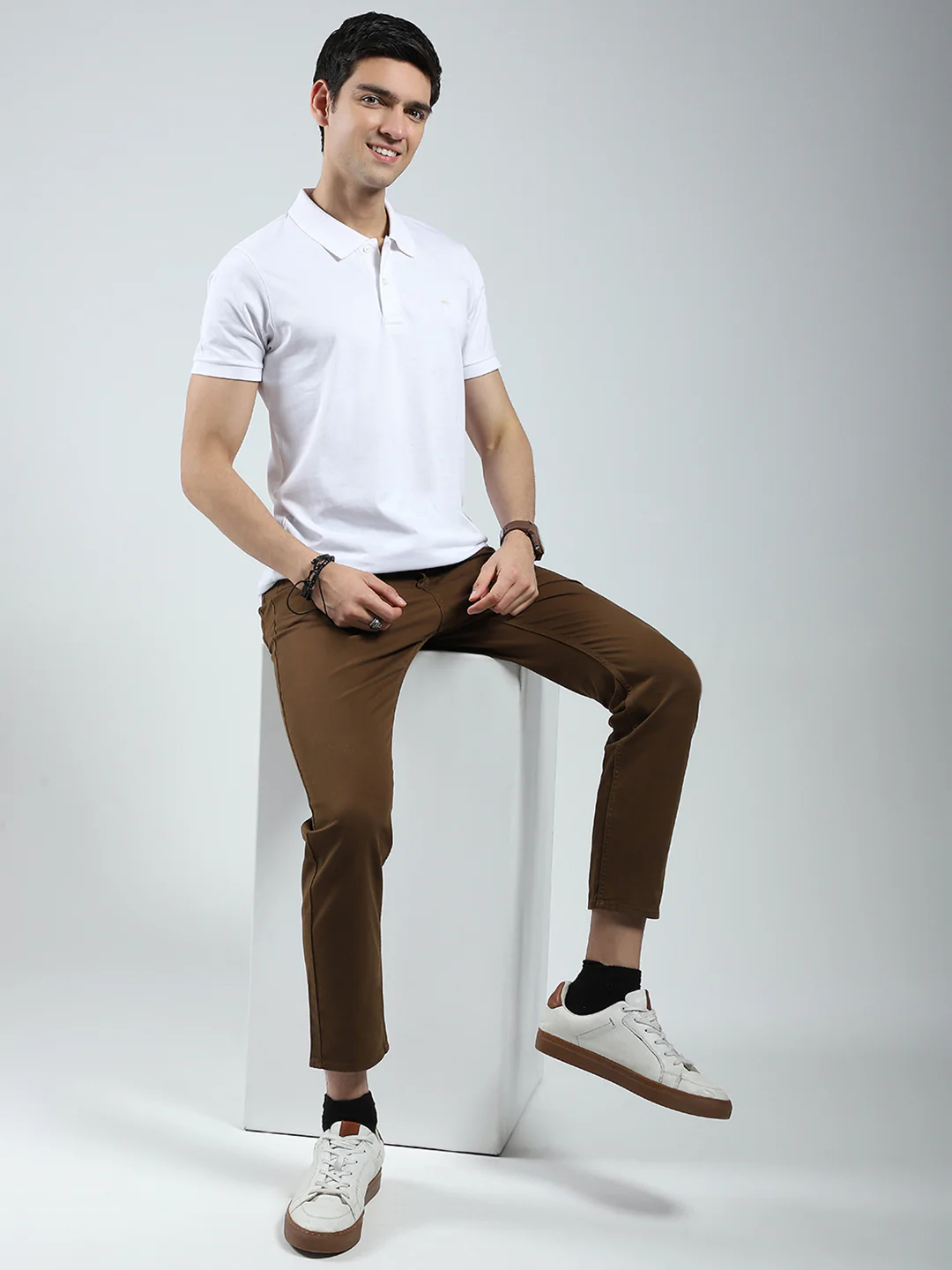 Men White Solid Collar Half Sleeve T-Shirt - Image 2
